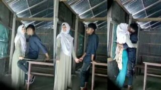 Hijabi girl kisses and loving her bf, hot sex mms